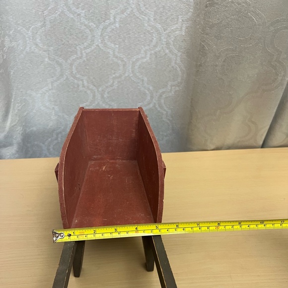 Distressed/rustic wheelbarrow. - Picture 10 of 12